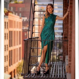 BELLE BADGLEY MISCHKA Isla Emerald Green Sequin Mock Neck Midi Dress NWT Sz 6
